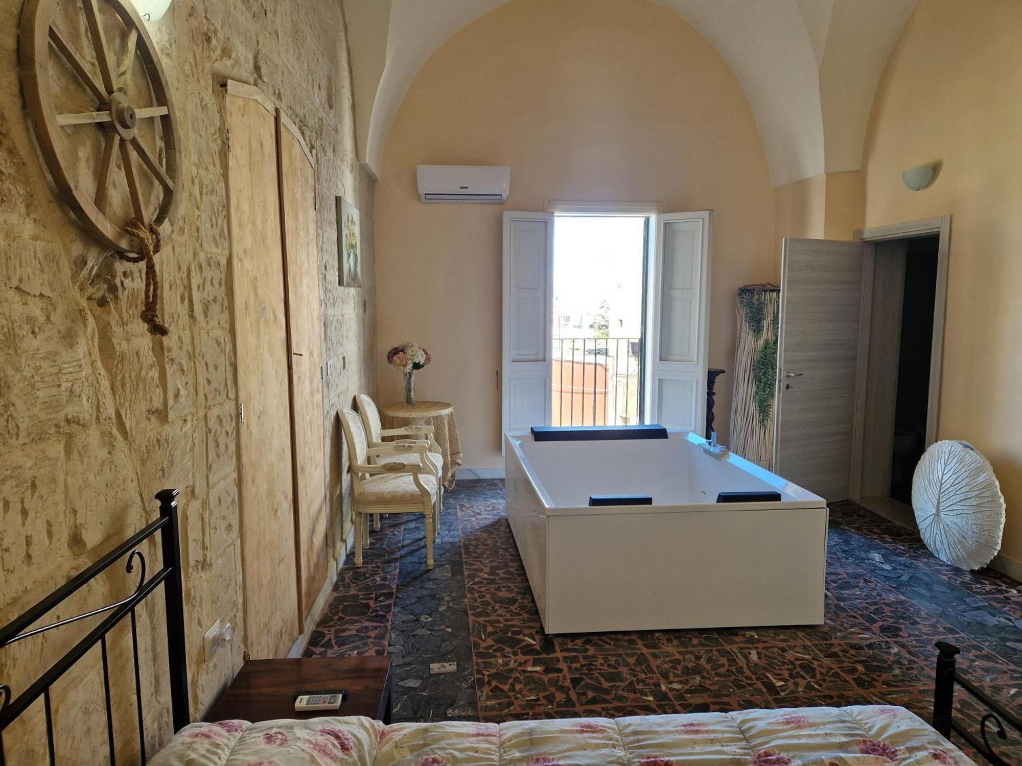Palazzo Costantini Bed & Breakfast San Donato di Lecce Екстериор снимка