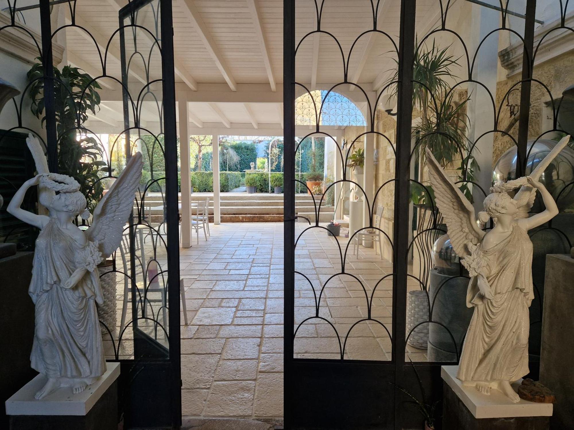 Palazzo Costantini Bed & Breakfast San Donato di Lecce Екстериор снимка
